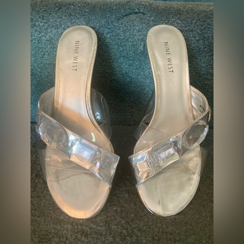 Nine West JEWELED DIVA PUMPS Size 6 1/2 Kitten Heel Silver & Clear 2 1/2” heel